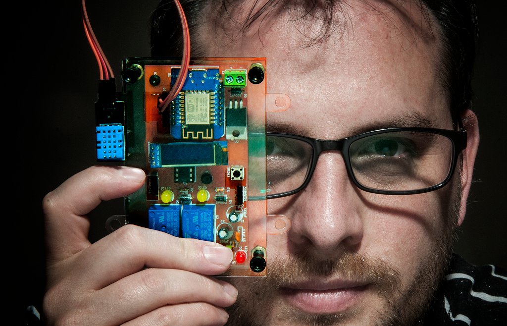 Hardware libre para enseñanza de programación en las escuelas con micro python y esp32